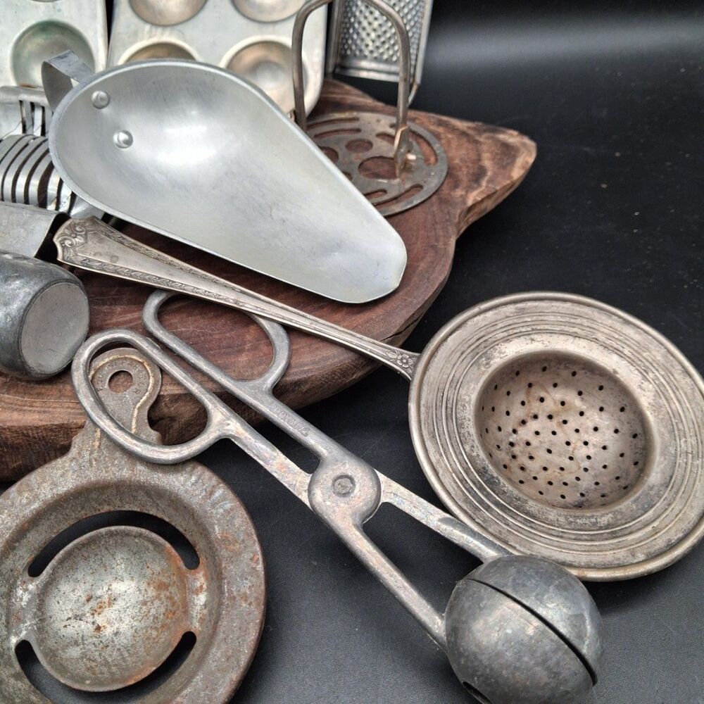 Vintage Kitchen Utensil Lot Aluminum Tin Farmhouse Decor Scoops Molds Strainers - Picture 2 of 9